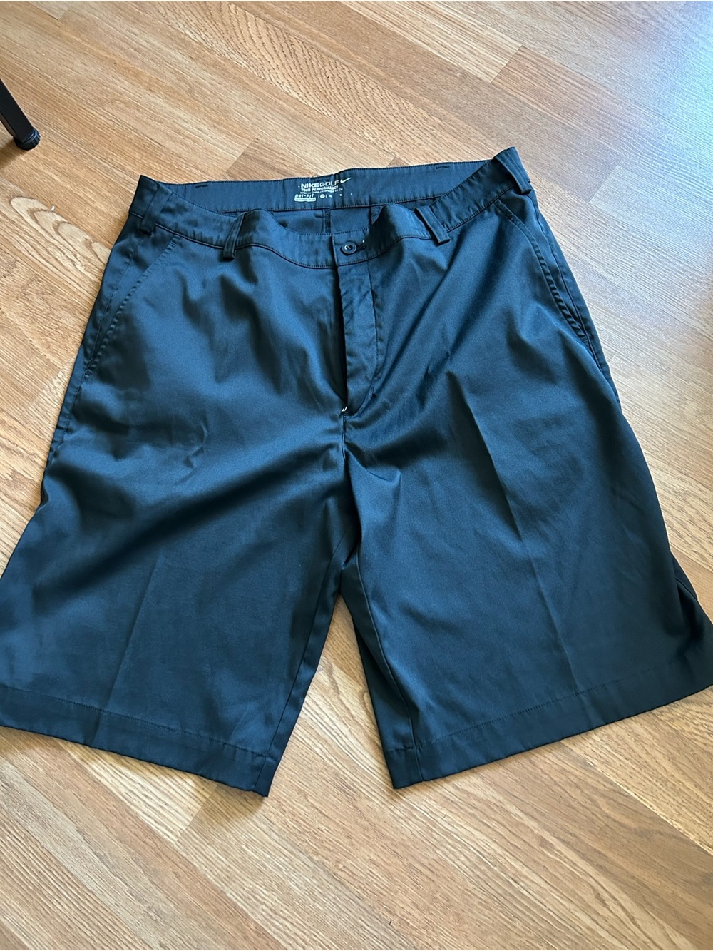 Nike Black Flat-Front Men's Shorts.Size 33
